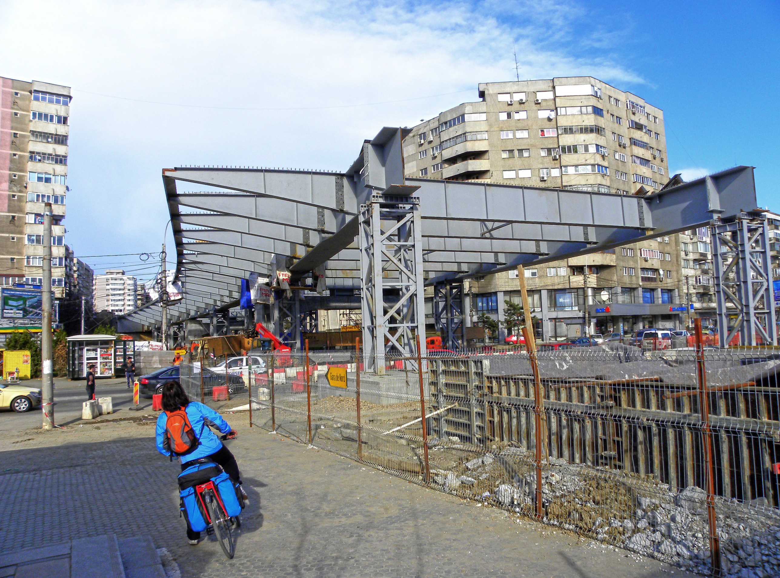 Podul Basarab din București, fotografiat în timpul construcției, imagine de arhivă