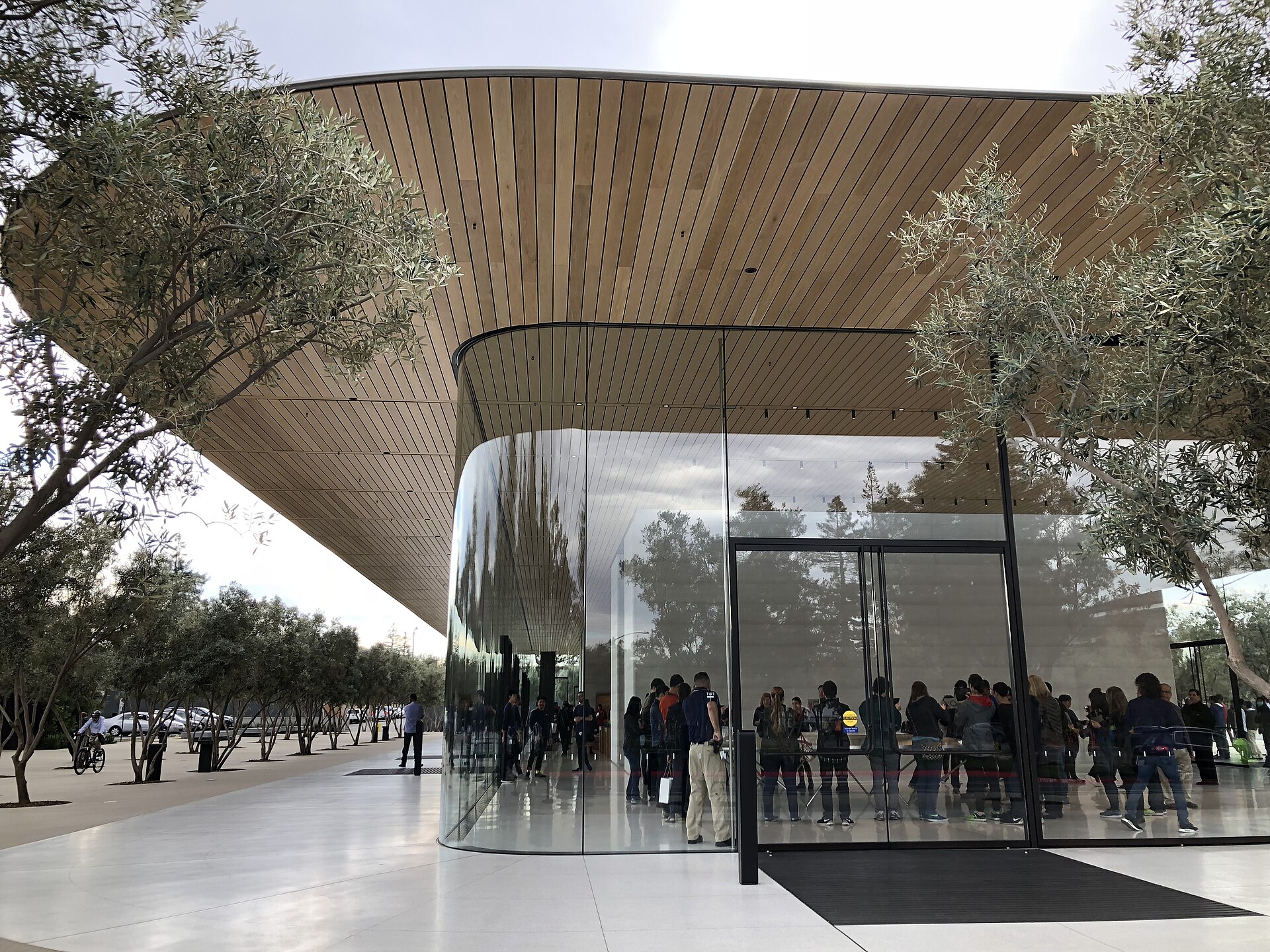 Apple Park Visitor Center din Cupertino, într-o imagine de arhivă