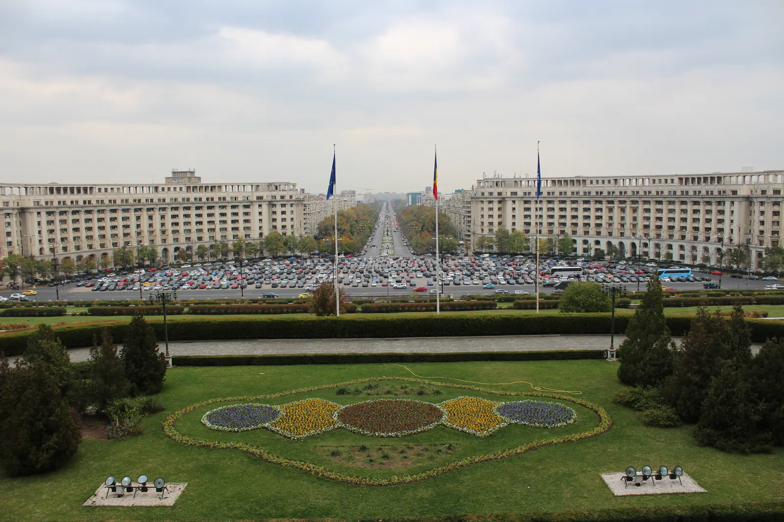 Palatul Parlamentului din București, fotografie de arhivă