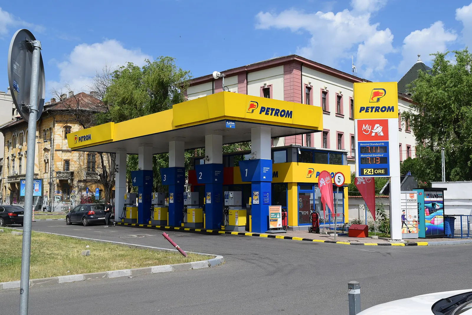 Stație de carburanți Petrom din București, într-o imagine de arhivă
