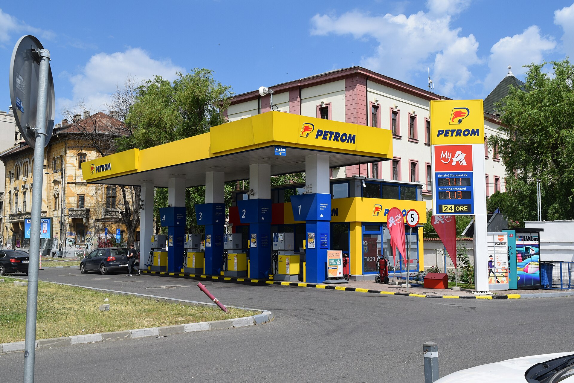 Stație de carburanți Petrom din București, într-o imagine de arhivă